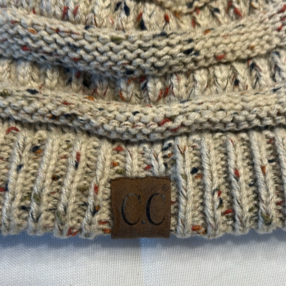 C.C speckled beanie - Picture 2 of 4